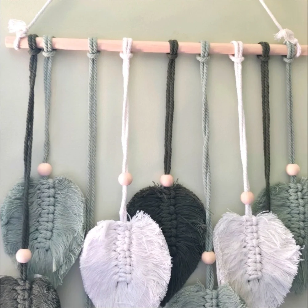 Wall Hanging-Green/Ivory colored Palm
Leaves Brand New in Bag- - Picture 2 of 7